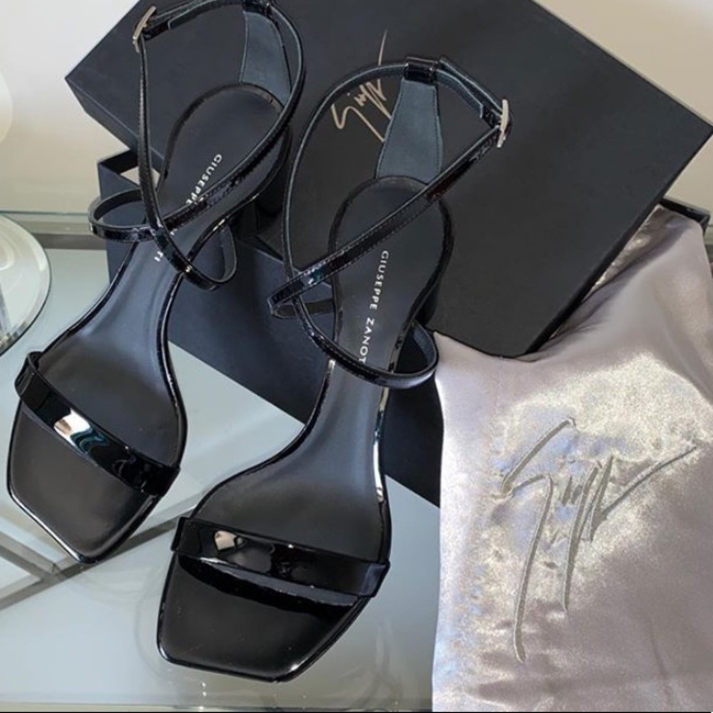giuseppe zanotti NIB gold cylindrical heel sandal